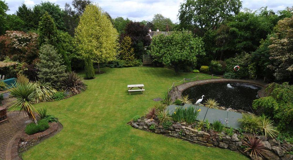 Asperion Hillside Hotel Guildford Bagian luar foto