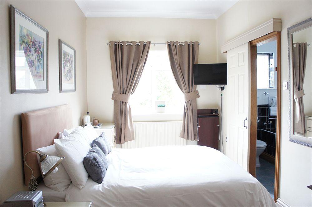 Asperion Hillside Hotel Guildford Bagian luar foto