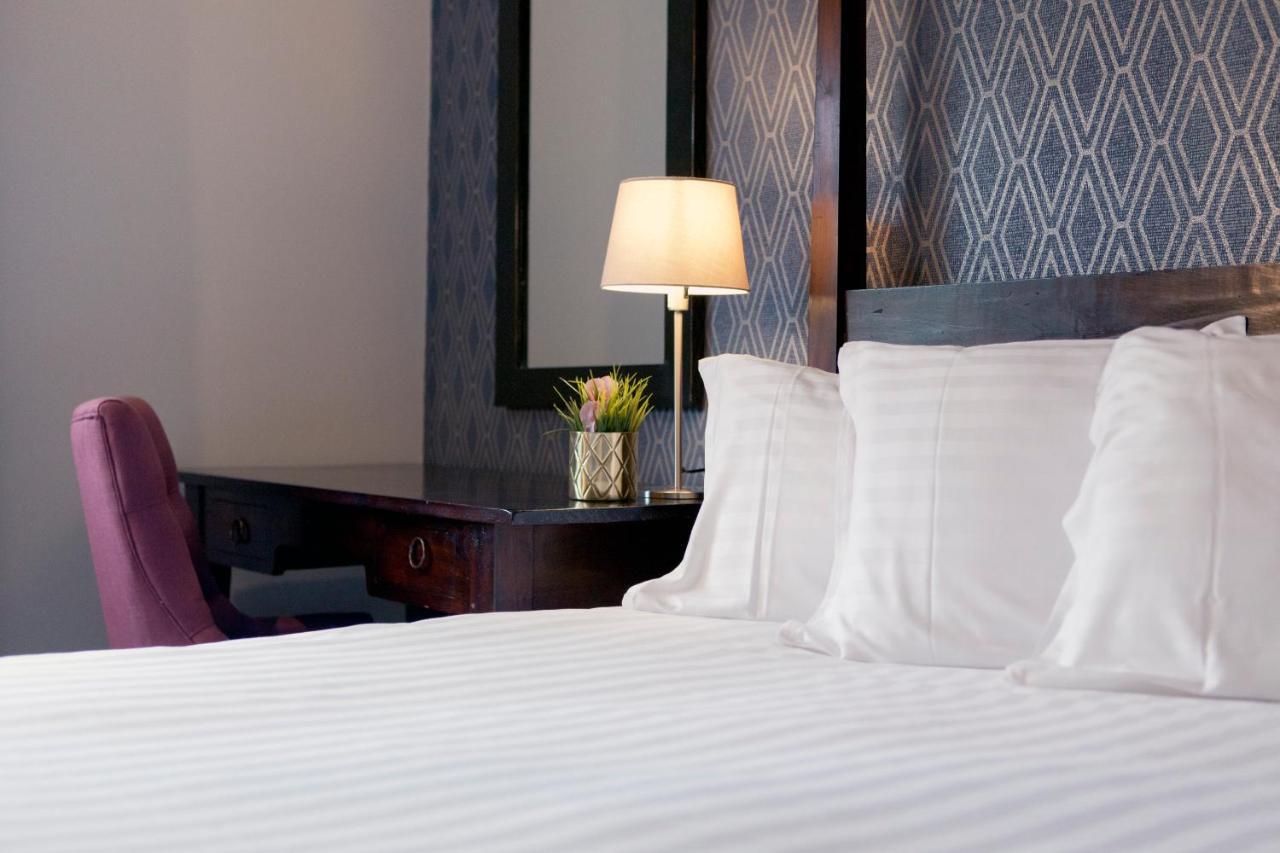 Asperion Hillside Hotel Guildford Bagian luar foto